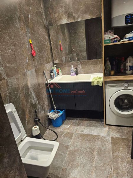 Tirane, jepet me qera apartament 2+1+Ballkon Kati 5, 113 m² 650 € 