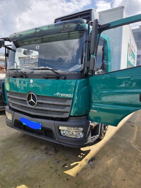 Tirane, shitet Frigorifer Mercedes benz Nafte, automatik Kondicioner 390.001 km 20.000 €