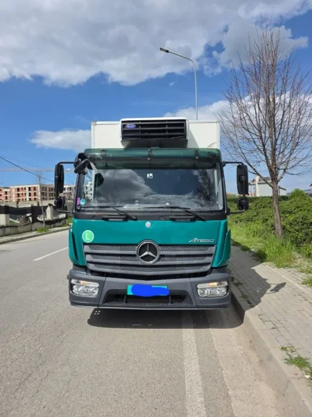 Tirane, shitet Frigorifer Mercedes benz atego 818, Nafte, automatik Kondicioner 290.000 km 20.000 €
