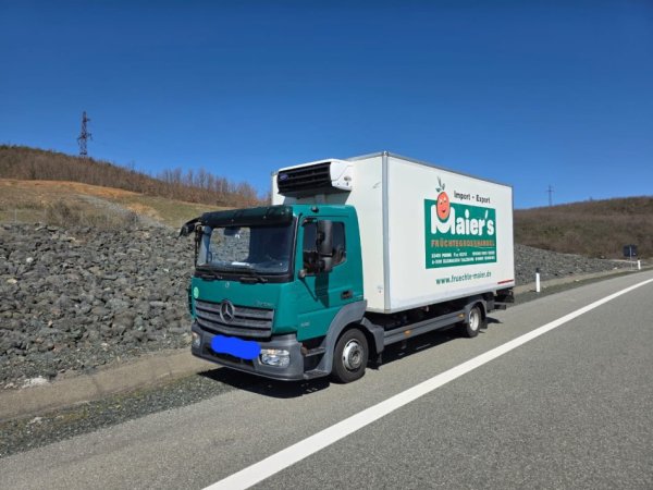 Tirane, shitet Frigorifer Mercedes benz Nafte, automatik Kondicioner 390.001 km 20.000 €