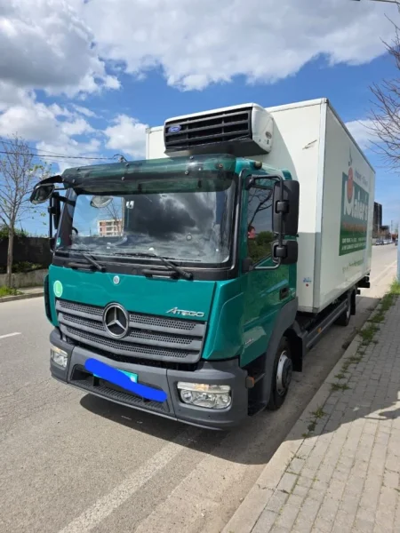 Tirane, shitet Frigorifer Mercedes benz atego 818, Nafte, automatik Kondicioner 290.000 km 20.000 €