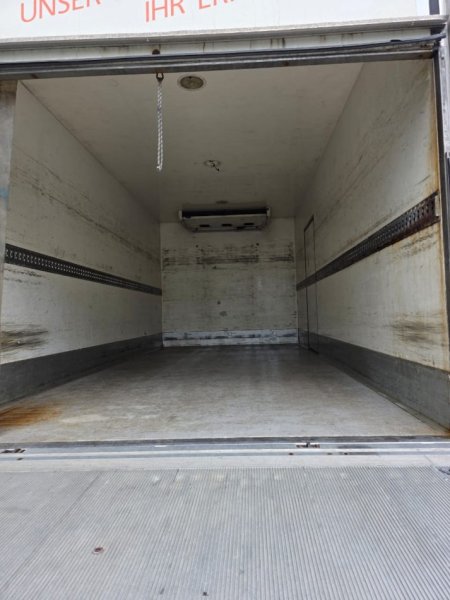 Tirane, shitet Frigorifer Mercedes benz Nafte, automatik Kondicioner 390.001 km 20.000 €