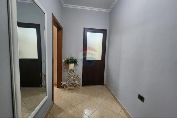 Tirane, jepet me qera apartament 2+1 Kati 6, 450 € 