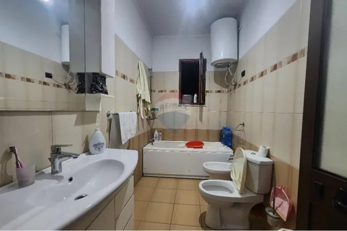 Tirane, jepet me qera apartament 2+1 Kati 6, 450 € 