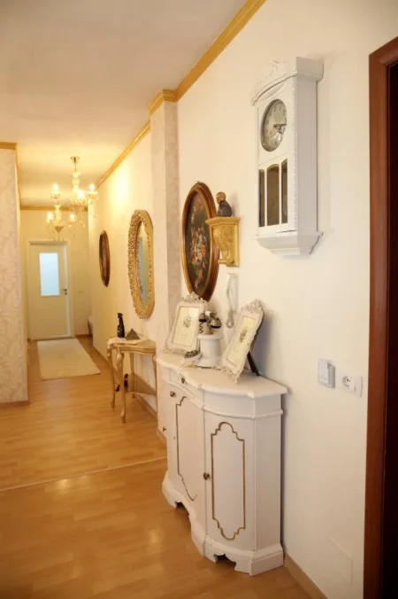Shkoder, shitet apartament 2+1+Ballkon Kati 5, 93 m² 135.000 €