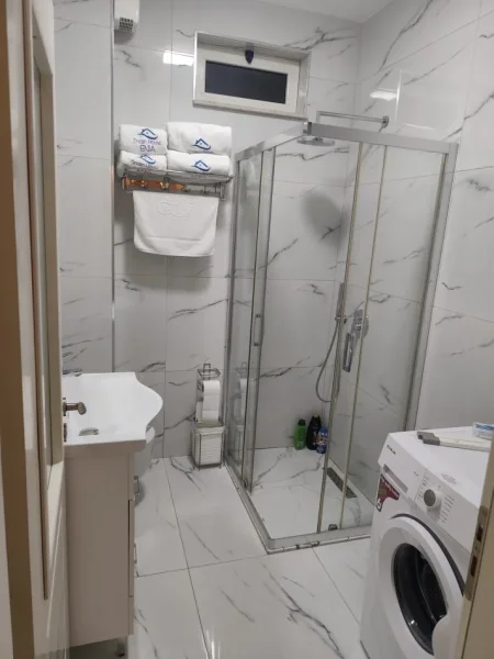 Shkoder, shitet apartament 2+1+Ballkon Kati 5, 93 m² 135.000 €