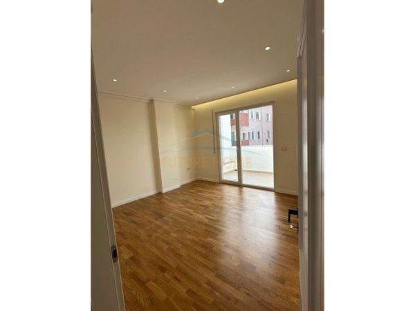 Tirane, shitet apartament 2+1 Kati 5, 86 m² 140.000 € (Qesarak)