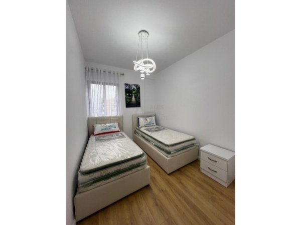 Tirane, shitet apartament 2+1 Kati 8, 94 m² 157.000 € (astir)