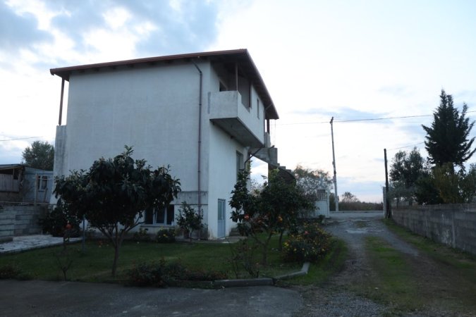 Lezhe, shitet shtepi 5+1+Ballkon , 900 m² 500.000 € (rrile tale)