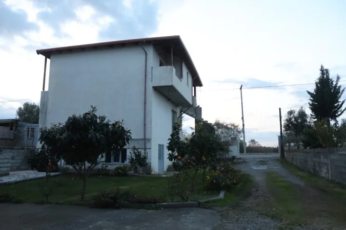 Lezhe, shitet shtepi 5+1+Ballkon , 900 m² 500.000 € (rrile tale)