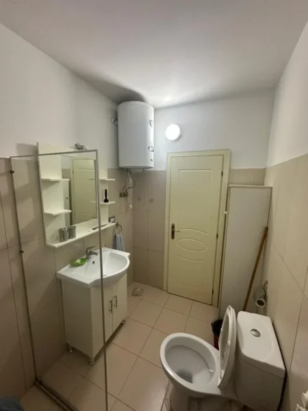 Tirane, jepet me qera apartament 2+1+Ballkon Kati 5, 72 m² 500 € (Porcelan)