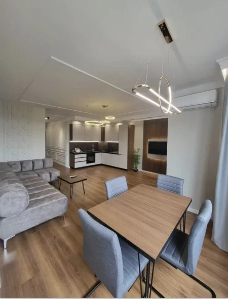Tirane, jepet me qera apartament 2+1+Ballkon Kati 8, 106 m² 1.500 € (Ish Ekspozite)