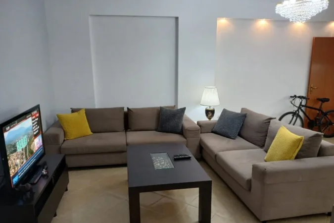 Tirane, jepet me qera apartament 2+1+Ballkon Kati 2, 87 m² 520 € (Fresku)