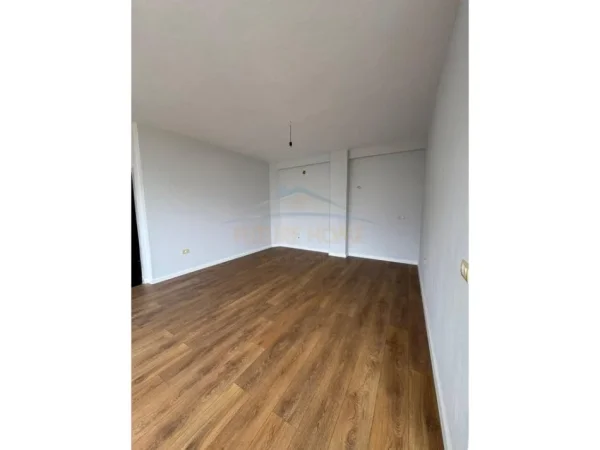 Tirane, shitet apartament 1+1+Ballkon Kati 3, 64 m² 84.000 € (Fresk)