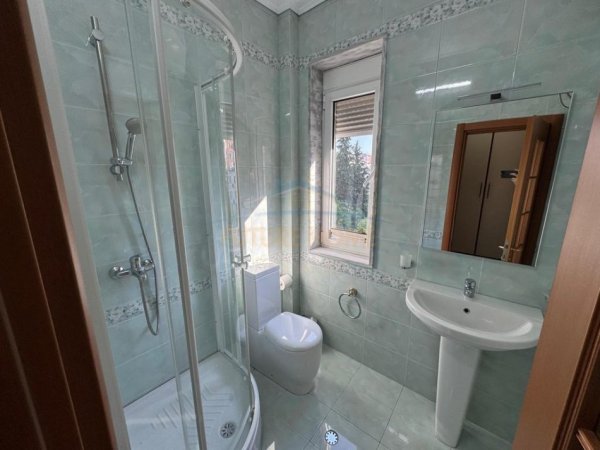 Tirane, shitet apartament 2+1+Ballkon Kati 4, 136 m² (Blloku)