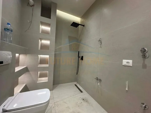 Tirane, shitet apartament 2+1+Ballkon Kati 9, 75 m² 140.000 € (Unaza e Re)