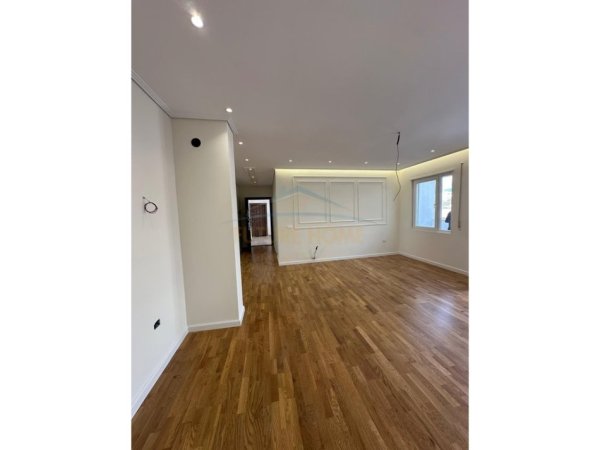 Tirane, shitet apartament 2+1+Ballkon Kati 5, 86 m² 140.000 € (Fresk)