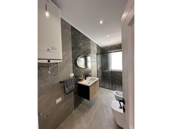 Tirane, shitet apartament 2+1+Ballkon Kati 5, 86 m² 140.000 € (Fresk)