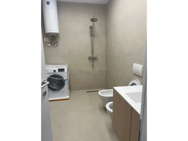 Tirane, jepet me qera apartament 1+1+Ballkon Kati 4, 62 m² 550 € (bulevardi i ri)