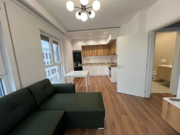 Tirane, jepet me qera apartament 1+1+Ballkon Kati 4, 62 m² 550 € (bulevardi i ri)