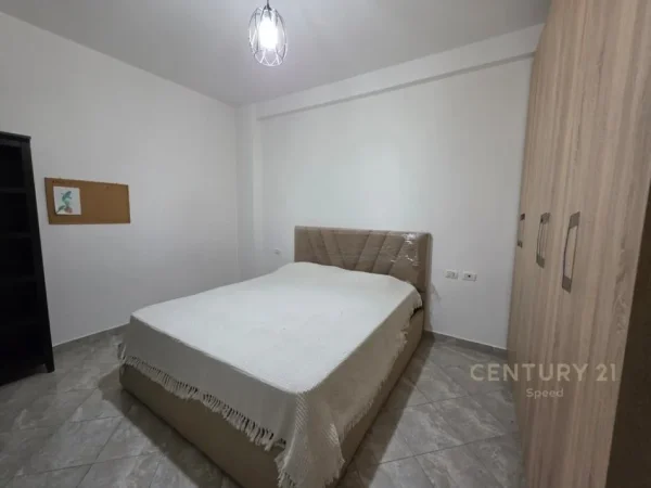 Tirane, jepet me qera apartament 1+1+Ballkon Kati 3, 60 m² 470 € (liqeni i thate)