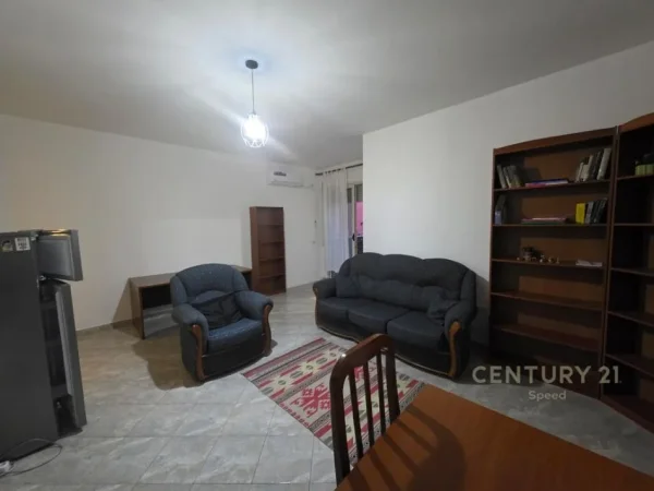 Tirane, jepet me qera apartament 1+1+Ballkon Kati 3, 60 m² 470 € (liqeni i thate)