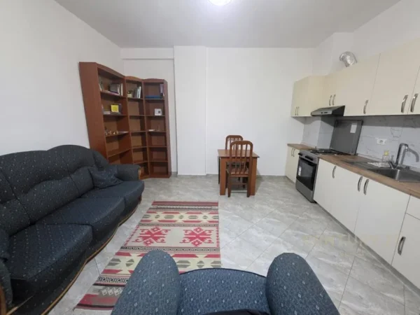 Tirane, jepet me qera apartament 1+1+Ballkon Kati 3, 60 m² 470 € (liqeni i thate)