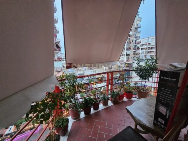 Tirane, jepet me qera apartament 2+1+Ballkon Kati 4, 75 m² 750 € (don bosko vizion plus)