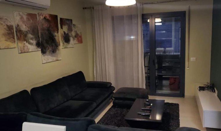 Tirane, jepet me qera apartament 2+1+Ballkon Kati 4, 94 m² 900 € (Stadiumi Dinamo)
