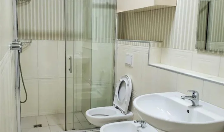 Tirane, jepet me qera apartament 2+1+Ballkon Kati 4, 94 m² 900 € (Stadiumi Dinamo)