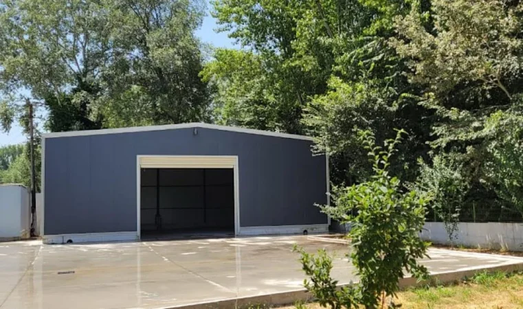 Tirane, jepet me qera magazine Kati 0, 370 m² 1.700 € (Rinas)