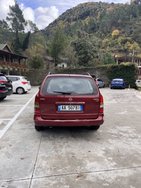 Tirane, shitet makine me portobagazh OPEL ASTRA Nafte, vishnje manuale Kondicioner 350.000 km 1.200 €