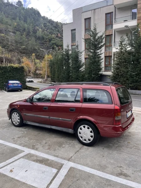 Tirane, shitet makine me portobagazh OPEL ASTRA Nafte, vishnje manuale Kondicioner 350.000 km 1.200 €