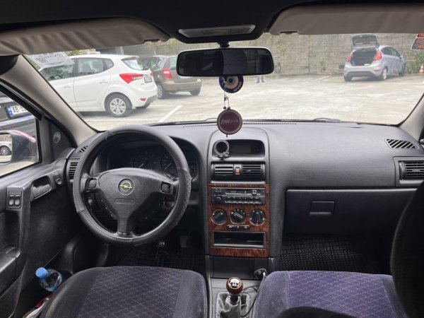 Tirane, shitet makine me portobagazh OPEL ASTRA Nafte, vishnje manuale Kondicioner 350.000 km 1.200 €