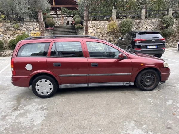 Tirane, shitet makine me portobagazh OPEL ASTRA Nafte, vishnje manuale Kondicioner 350.000 km 1.200 €