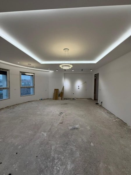 Tirane, shitet apartament 2+1+Ballkon Kati 4, 112 m² 235.000 € (Ali Demi)