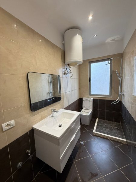 Tirane, shitet apartament 1+1+Ballkon Kati 3, 61 m² 121.000 € (Nela 5)