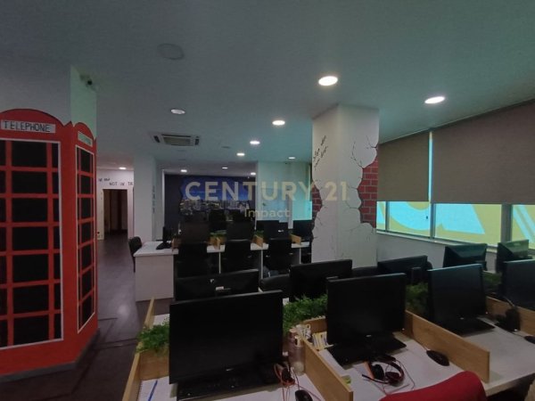 Tirane, shes zyre Kati 1, 222 m² 888.000 € (Rruga.Kavajes , Condor center Tirana Albania)