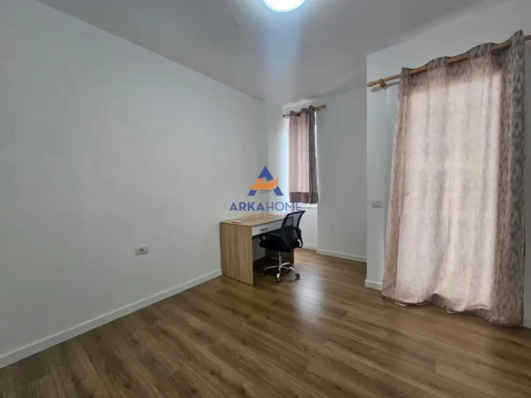 Tirane, jepet me qera apartament 3+1+Ballkon Kati 9, 103 m² 831 € (fusha e aviacionit)