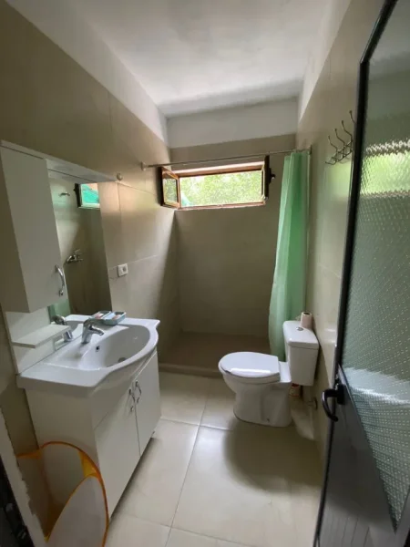 Tirane, jepet me qera garsonier 1+1 , 300 € 