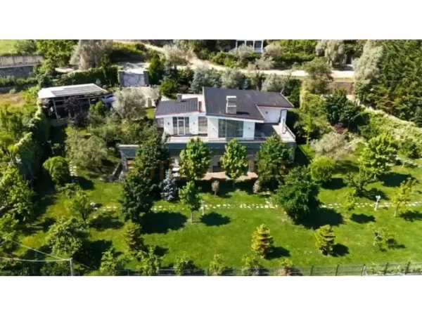 Tirane, shitet Vile 2 Katshe Kati 1, 2.047 m² 1.100.000 € (DOBRESH)