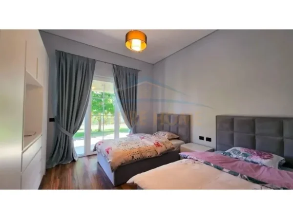 Tirane, shitet Vile 2 Katshe Kati 1, 2.047 m² 1.100.000 € (DOBRESH)