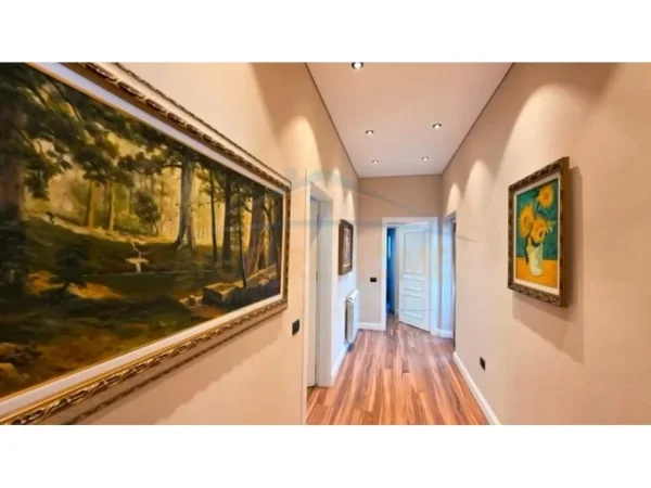 Tirane, shitet Vile 2 Katshe Kati 1, 2.047 m² 1.100.000 € (DOBRESH)