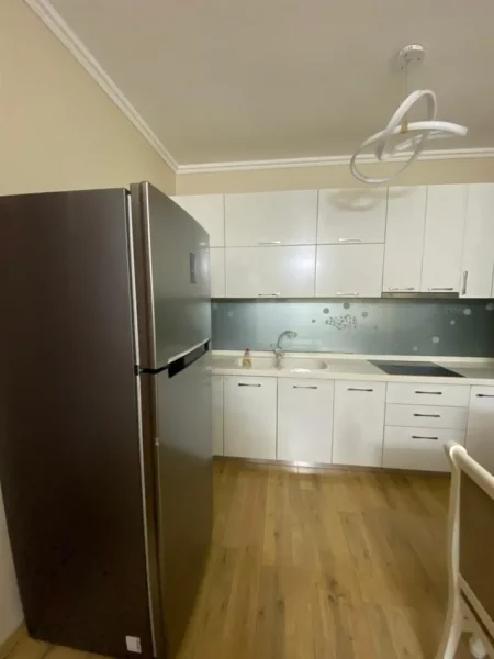 Tirane, jepet me qera apartament 1+1 Kati 2, 70 m² 520 € (Yzberisht)
