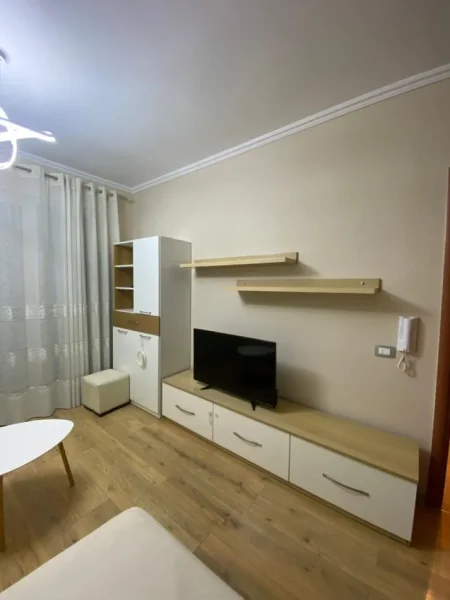 Tirane, jepet me qera apartament 1+1 Kati 2, 70 m² 520 € (Yzberisht)