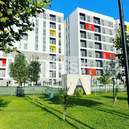 Tirane, shitet dyqan Kati 0, 107 m² 193.200 € (Univers City)