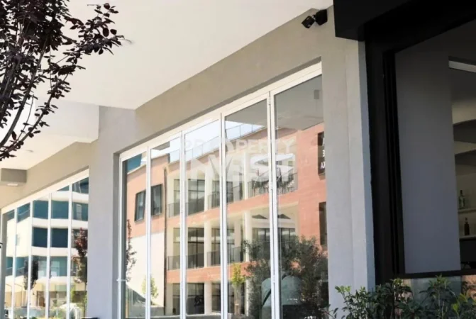 Tirane, shitet dyqan Kati 0, 107 m² 193.200 € (Univers City)