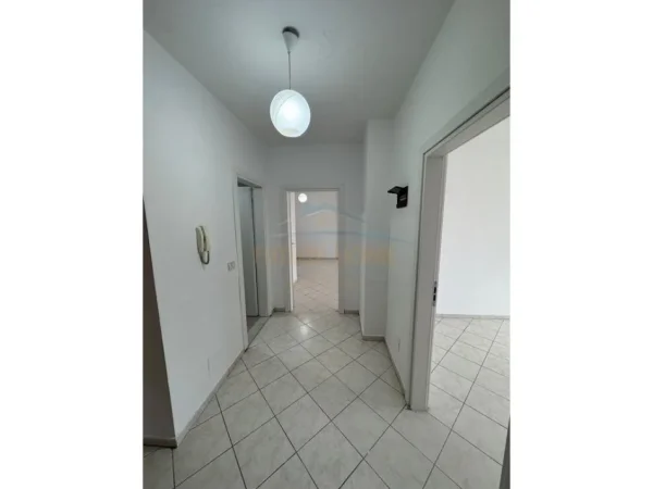 Qera, Apartament 2+1, Laprake, Tiranë 500 €, UNA60719