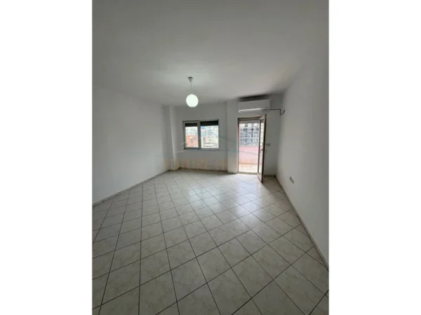 Qera, Apartament 2+1, Laprake, Tiranë 500 €, UNA60719