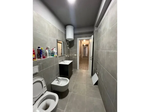 Tirane, jepet me qera apartament 2+1 Kati 1, 77 m² 900 € (Kodra e Diellit)